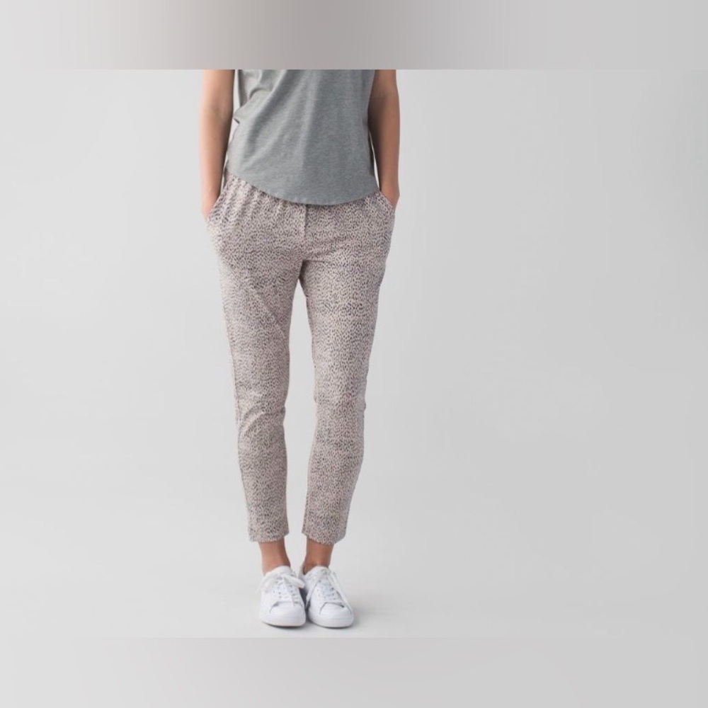 Lululemon Jet Crop *Luon (Slim)
Dottie Dash Grain Black